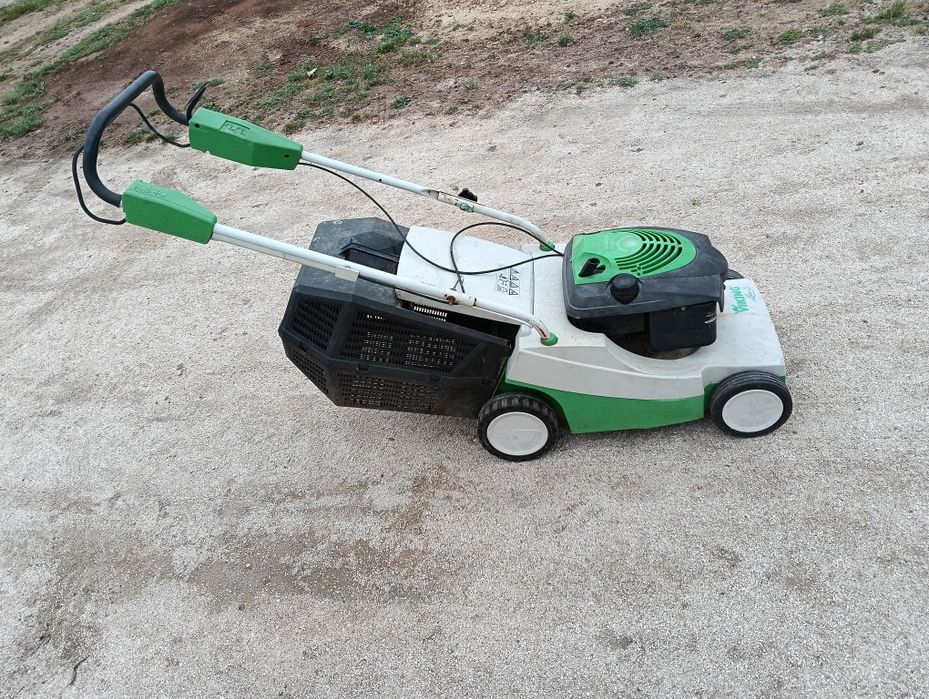 Máquina de cortar relva viking com tração