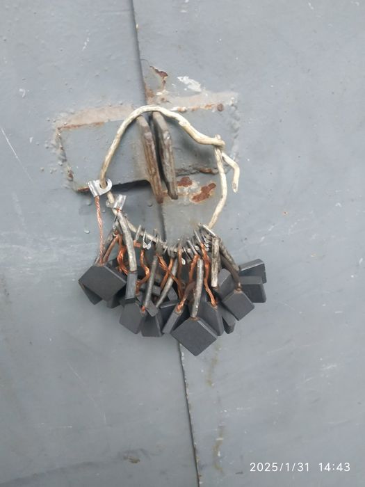 Графитовые щетки разние