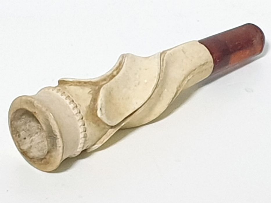 Beautiful antique carved sea foam pipe