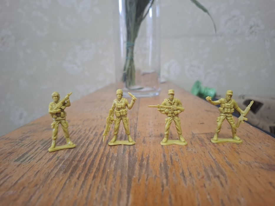 Продаю солдатиків