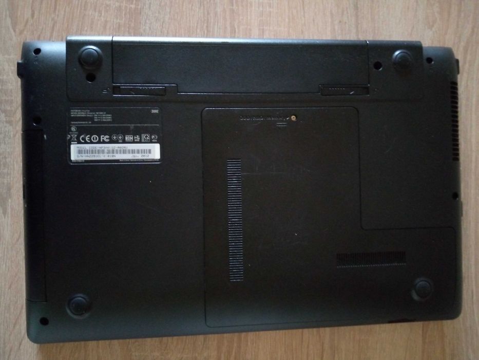ноутбук Samsung 300E/i3-2350M/ram 4/новый hdd 200/IntelGraphics3000