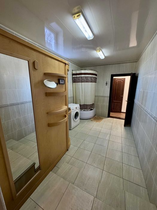 Будинок на березі ставка у Високому