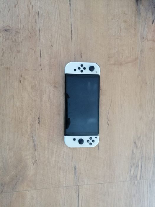 Nintendo Switch OLED + 4 gry