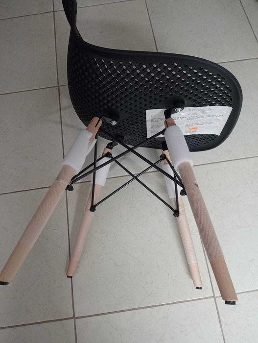 Cadeira de Design Nórdico La Bolata (Madeira e Polipropileno) - NOVA