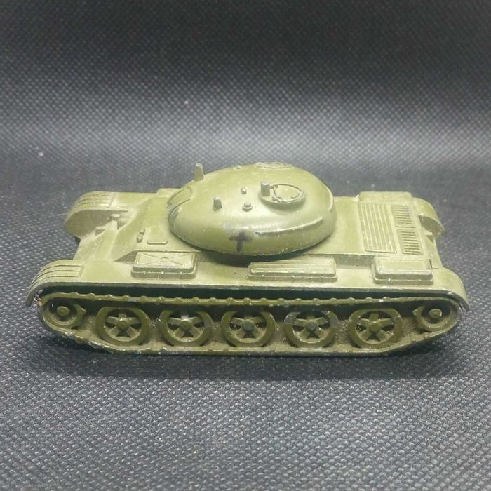 Игрушечная военная техника времен СССР танк