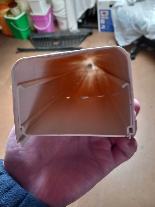 Maskownice rur przewodów elektrycznych