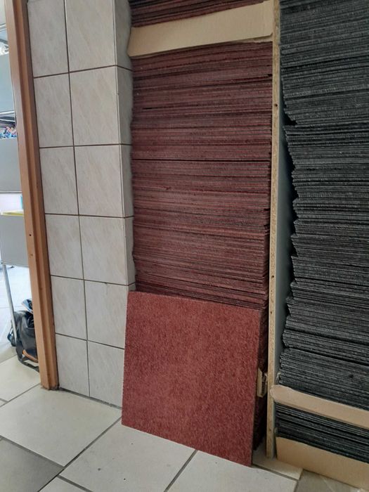 Wykładzina dywanowa 50x50 w bardzo dobrym stanie