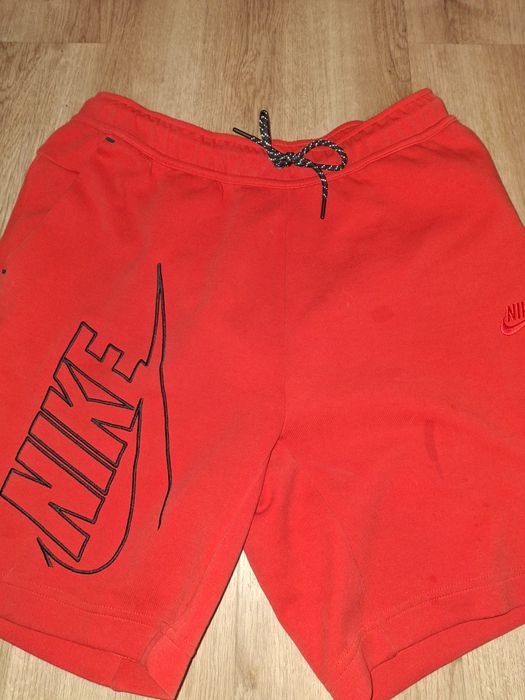 Spodenki Nike Tech Fleece czerwone