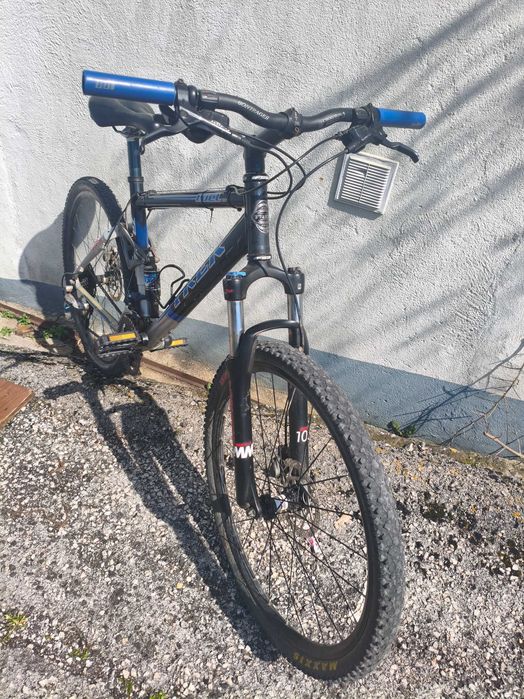 Bicicleta Trek suspenção total