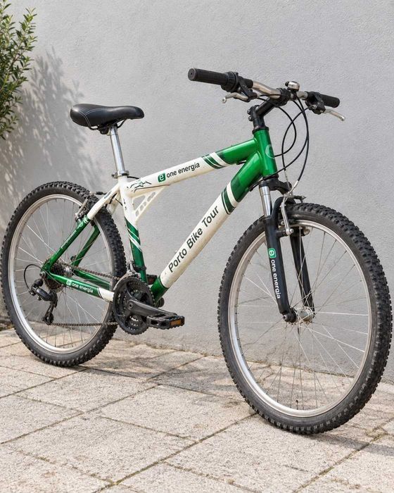 Bicicleta BTT Porto Bike Tour verde e branca — excelente estado