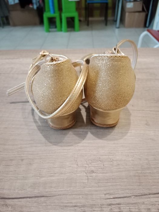 ЧУДОВІ шкіряні черевичків для бальних танців 23,5 см