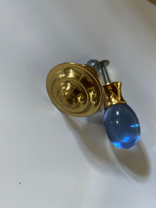 Dois puxadores antigos