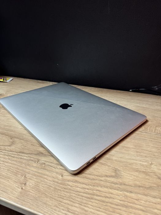 Матриця Macbook Pro 16 Silver A1990
