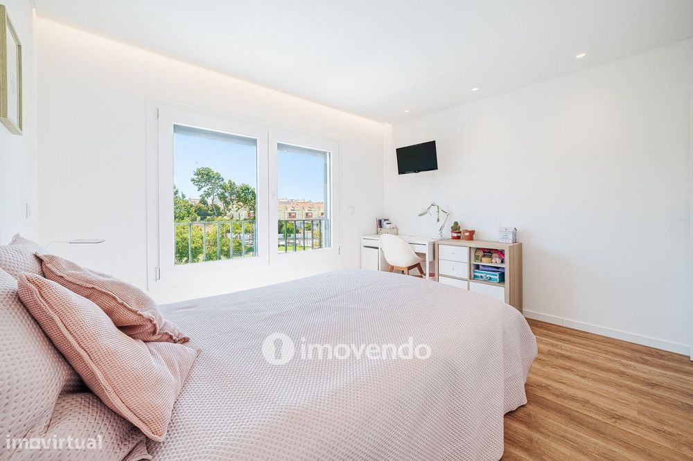 Moradia T3+1 moderna, com garagem e áreas amplas, em Alcochete