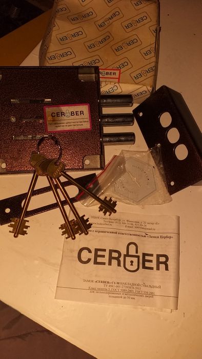 Продам накладной замок на гараж CerberC1-M.