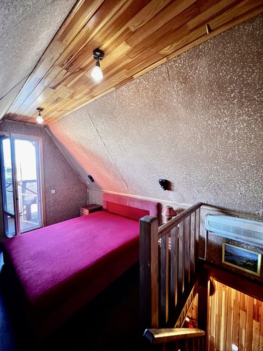 Продаж  2х поверхового будинку в місті, причал # 5, р-н 700 річчя
