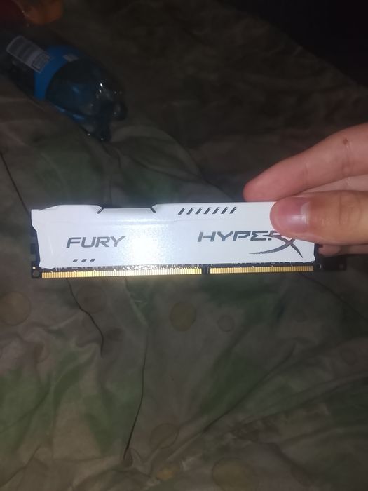 HyperX  fury white