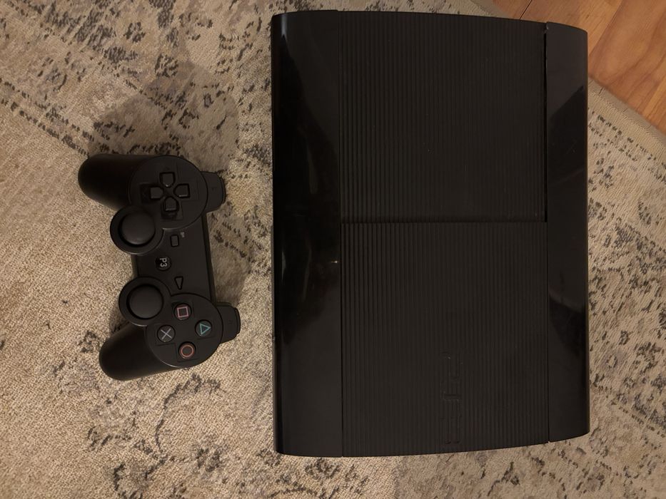 Vendo/ Troco PS3 500gb + comando + 9 jogos