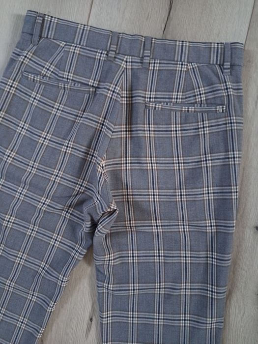 Damskie spodnie cygaretki w kratę BERSHKA 38