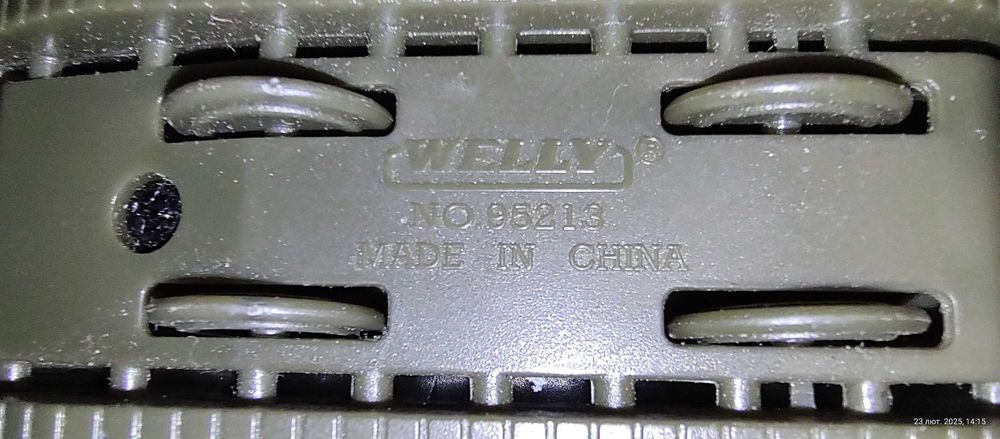 Модельки танк та вантажівка ЗСУ, ціна за одну.