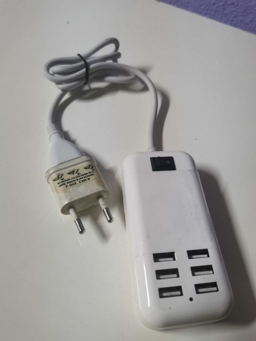 Carregador com 6 portas USB