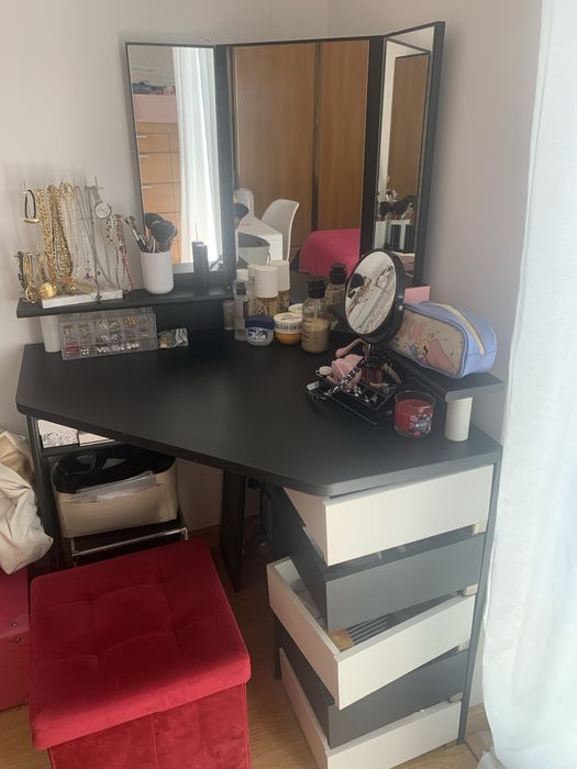 Tocador preto e branco