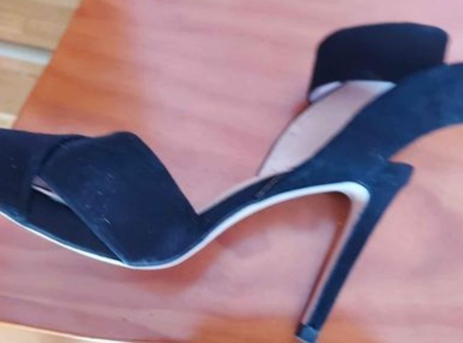 Sandálias pretas da Zara