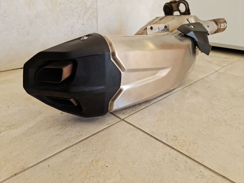 ESCAPE BMW F900 origem