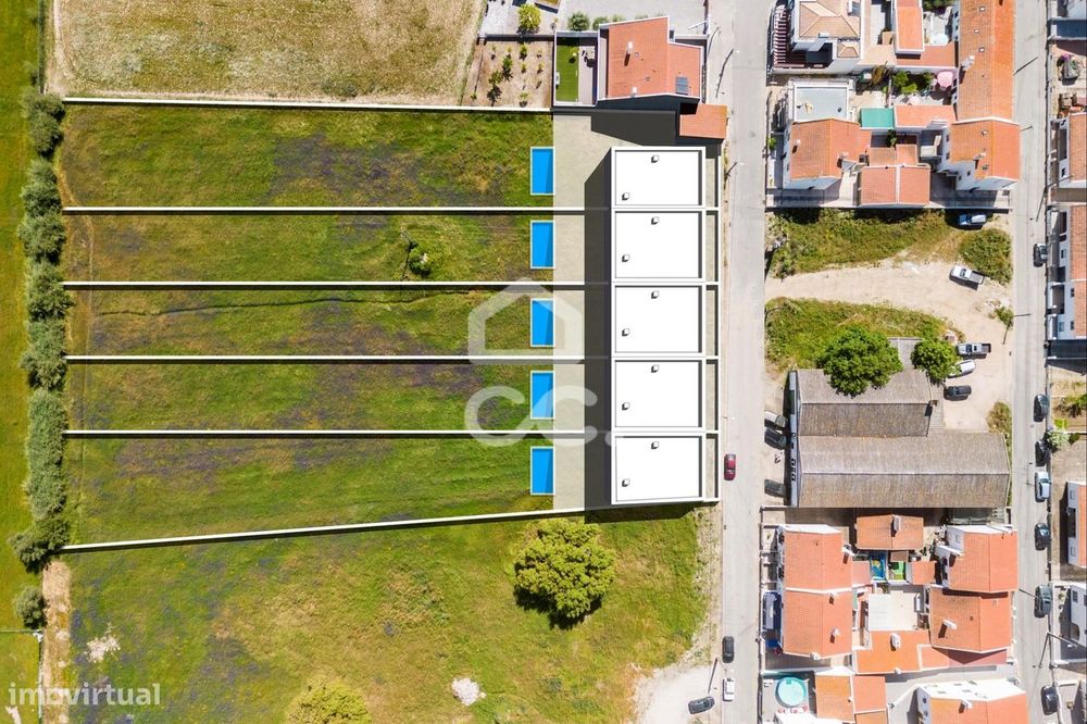 Terreno de 9100m2 c/ viabilidade de construção para 10 Fogos | Canavia