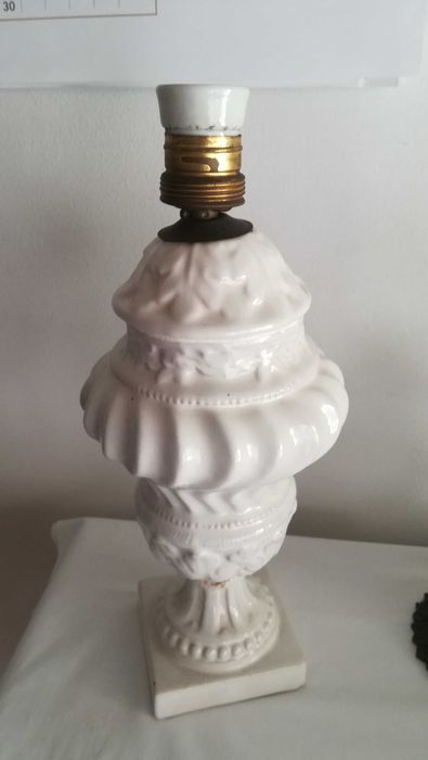 Candeeiros eléctricos e a petróleo