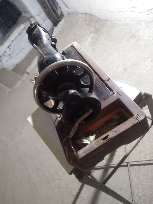 Продам Швейна машинка