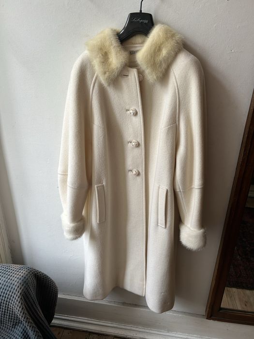 Casaco em Burel bege gola e punhos Vison