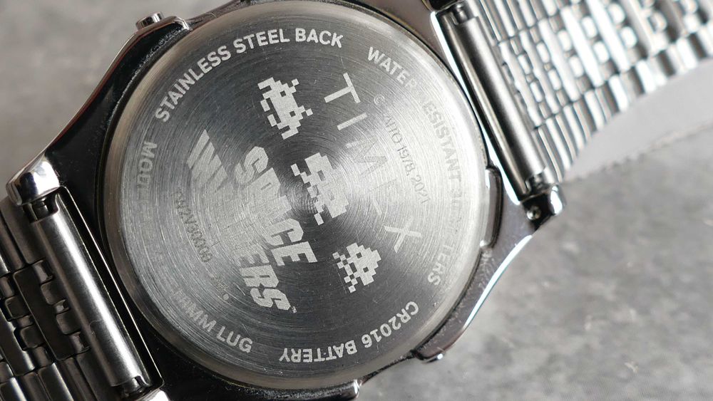 Zegarek TIMEX 80 x Space Invaders TW2V30000 srebrny