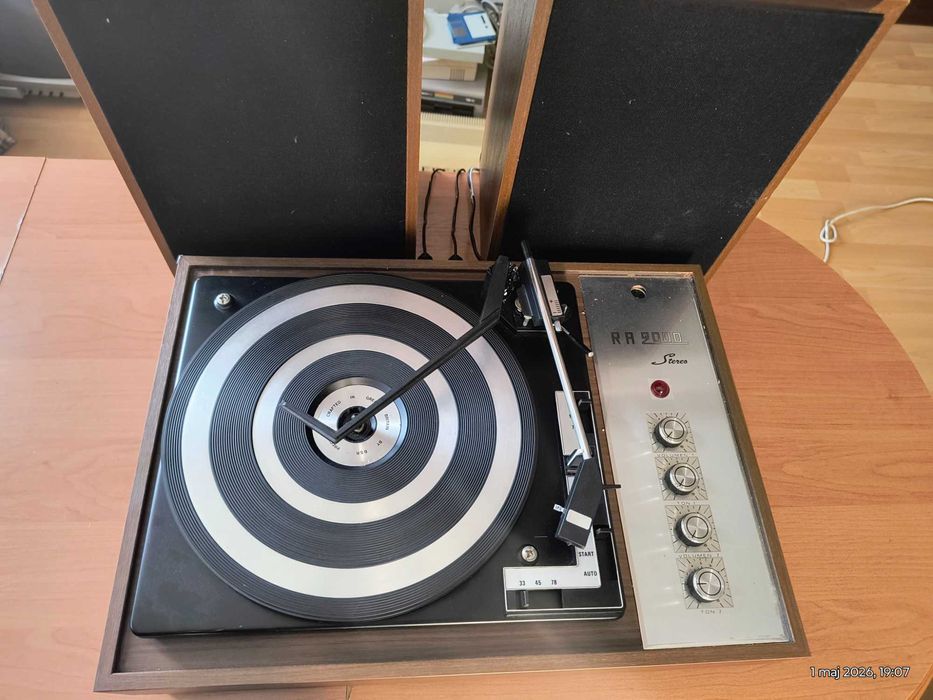 Gramofon z kolumami