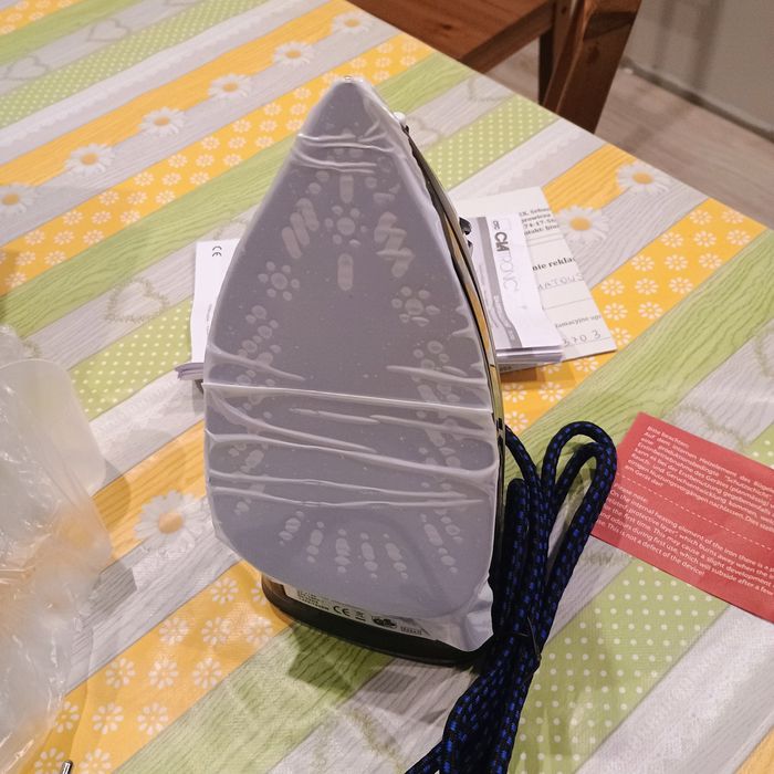 Żelazko parowe CLATRONIC