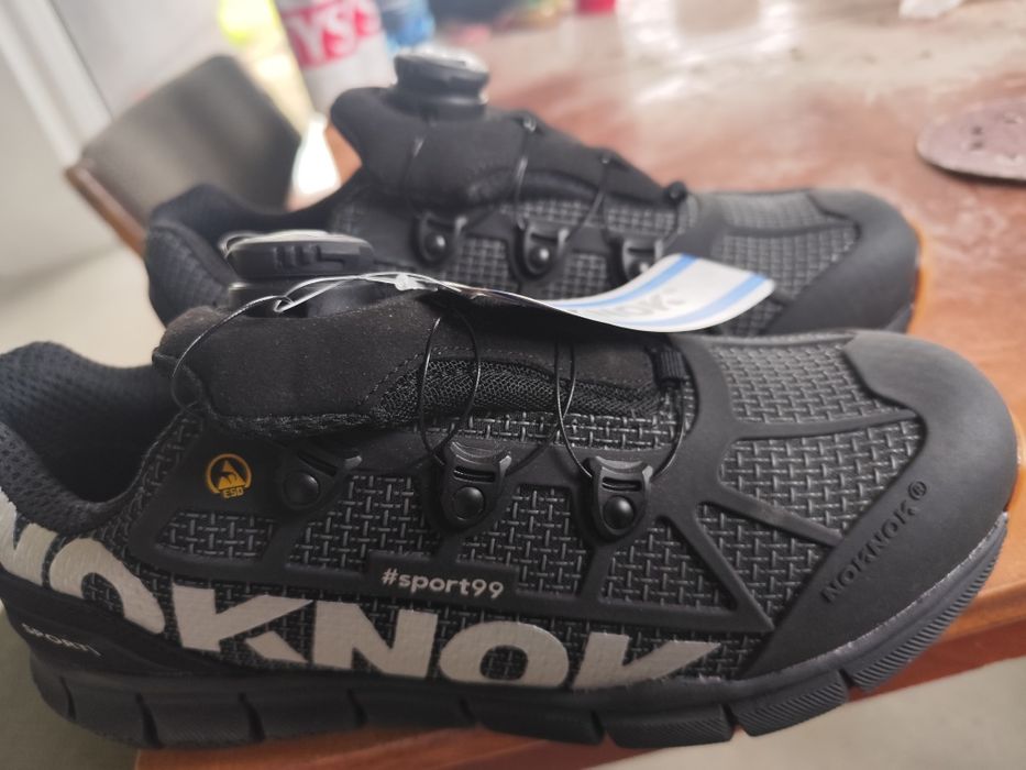 Buty robocze z noskiem noknok, zapięcie na żyłkę