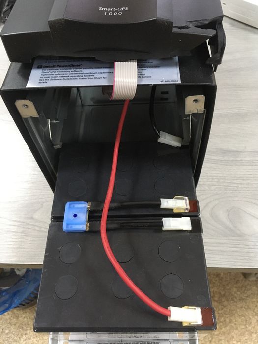 ДБЖ APC Smart-UPS 1000VA LCD (SMT1000I) з акумуляторами (чистий синус)