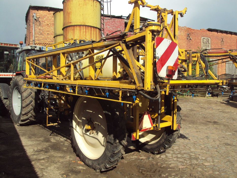 opryskiwacz dubex junior 2400l. 24-27m. stan bdb.