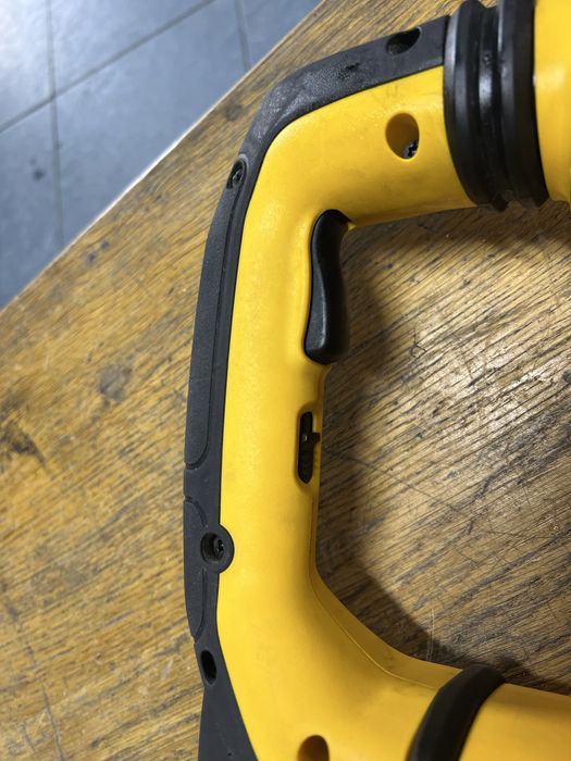 ПЕРФОРАТОР  SDS-MAX DEWALT D25614K  ( стан нового)