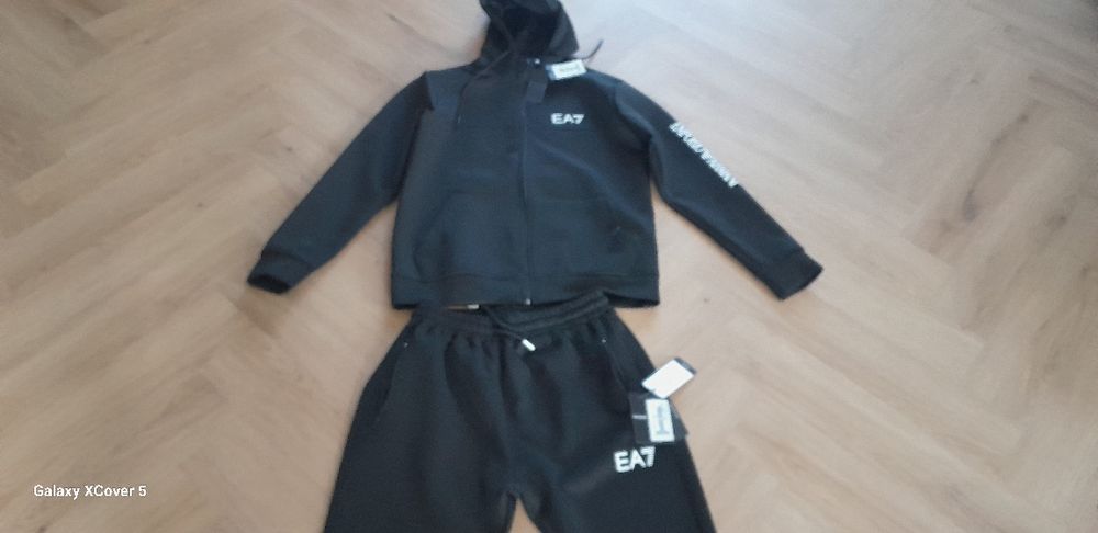 Dresy Armani męskie.XL-XXL.NOWE.Odbiór osobisty lub wysyłka za pobraniem