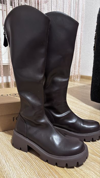 Чоботи в стилі челсі , трендові шоколад.