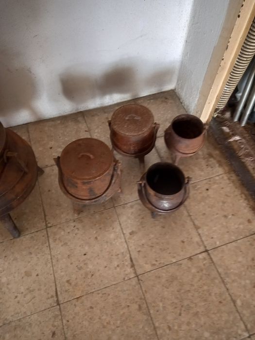 Panelas Antigas de ferro.