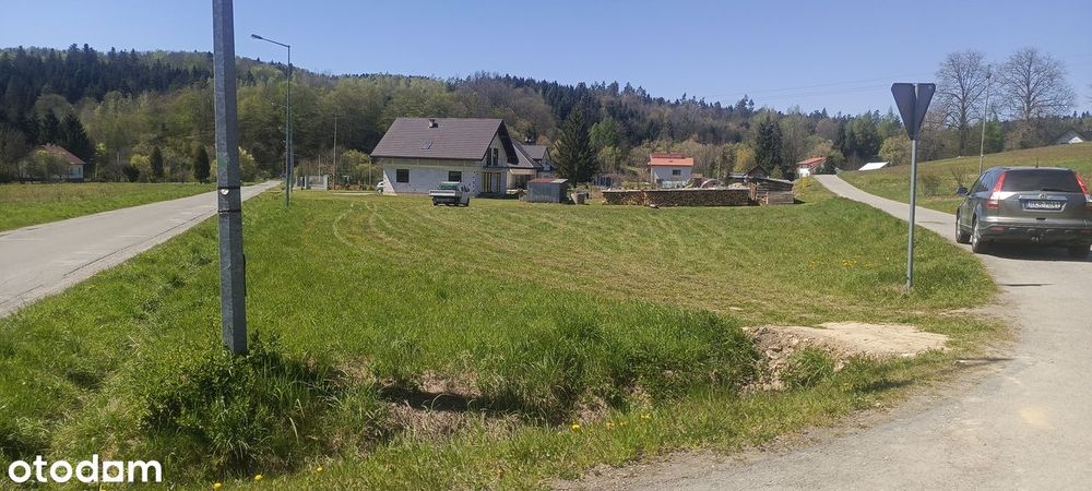 Działka budowlana w spokojnej wsi, 1500 m²