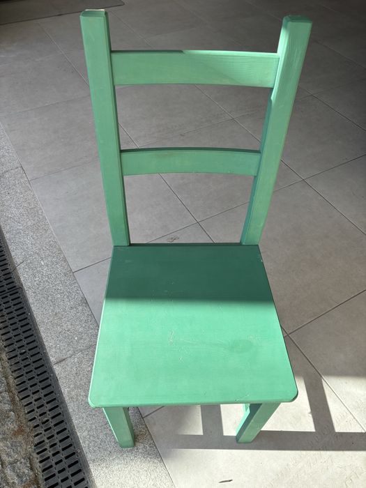 Cadeira madeira pintada de verde