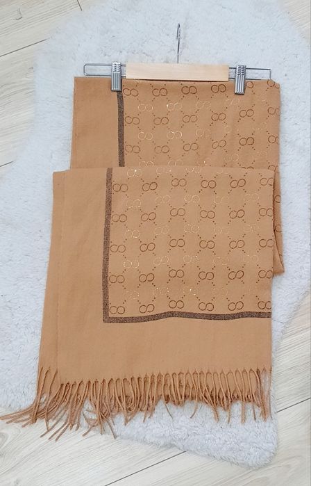 Chusta, duży szal beżowy, złota nitka