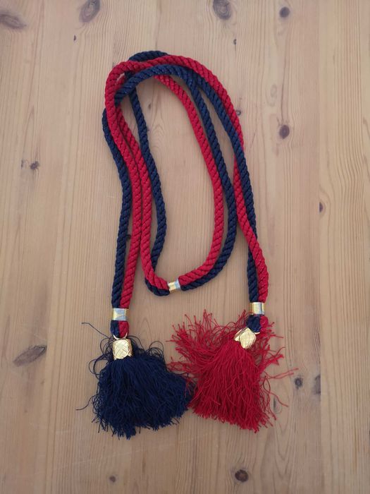 Cinto de atar com pompons