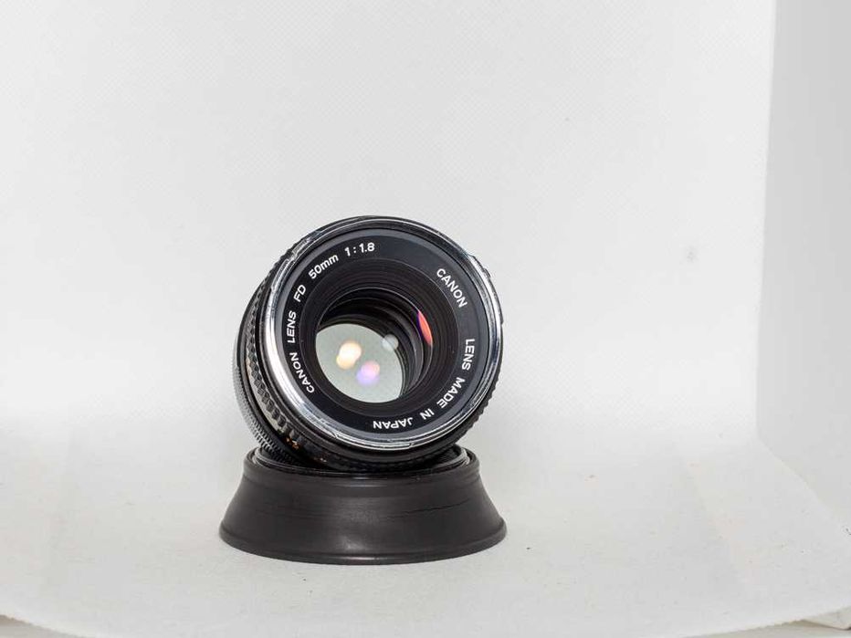 Lente / Objectiva Canon FD 50mm 1:1.8 "Chrome Nose" + Parasol borracha
