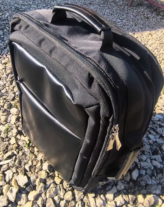 Torba/plecak biznesowy / podróżny na laptopa z USB – czarny
