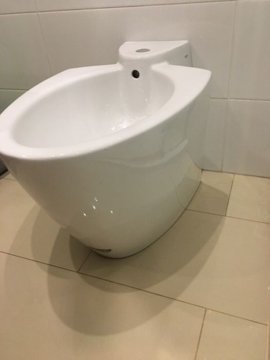 Wysokiej klasy bidet stojący ROCA z serii VERANDA_OKAZJA