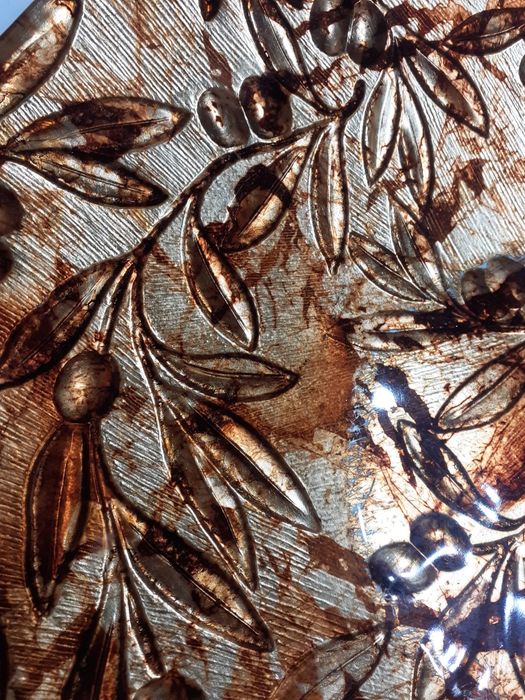 Bonita taça italiana decorativa em tons dourados e castanhos